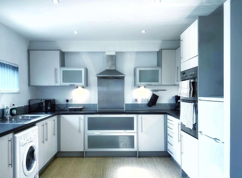Apartamento New Luxurious And Business Apt Swansea Exterior foto
