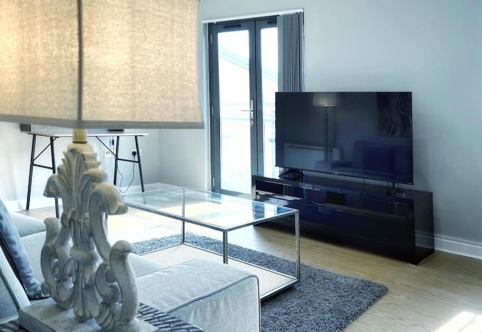 Apartamento New Luxurious And Business Apt Swansea Exterior foto